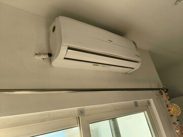 Furnished Amenities in 1 BHK Apartment at Ajnara Daffodil, Sector 137 – for Rent