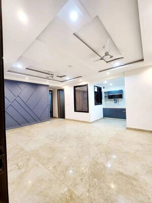 Room in 3 BHK Builder Floor at Saket – for Rent