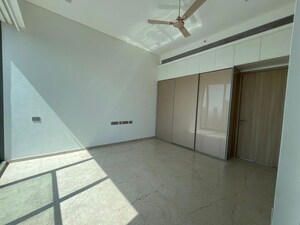 Room in 4 BHK Apartment at Rustomjee Crown, Prabhadevi – for Rent