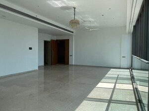 Room in 4 BHK Apartment at Rustomjee Crown, Prabhadevi – for Rent