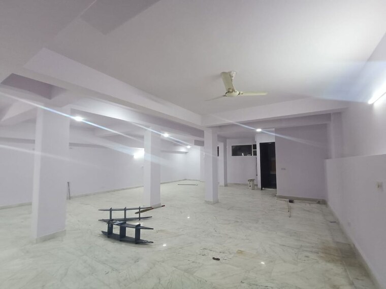  Parking, greater kailash ii Commercial Office Space 2000 Sq.Ft. In Greater Kailash ii Delhi 9995940