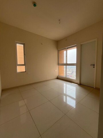 Room in 3 BHK Apartment at Godrej Green Vistas, Mahalunge – for Rent