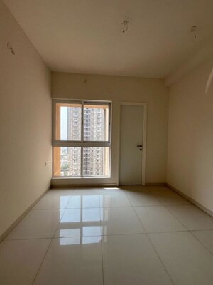 Room in 3 BHK Apartment at Godrej Green Vistas, Mahalunge – for Rent