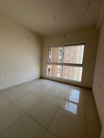 Room in 3 BHK Apartment at Godrej Green Vistas, Mahalunge – for Rent