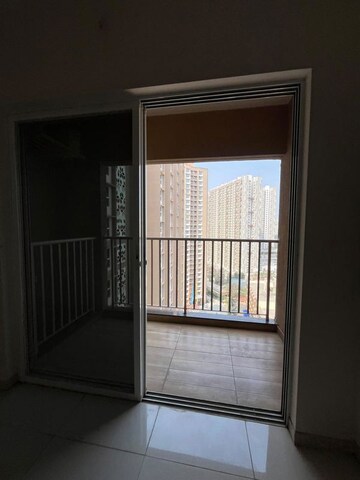 Room in 3 BHK Apartment at Godrej Green Vistas, Mahalunge – for Rent