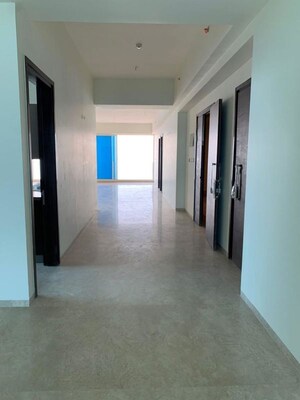 Room in 4 BHK Apartment at Raheja Imperia, Worli – for Rent