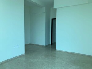 Room in 4 BHK Apartment at Raheja Imperia, Worli – for Rent