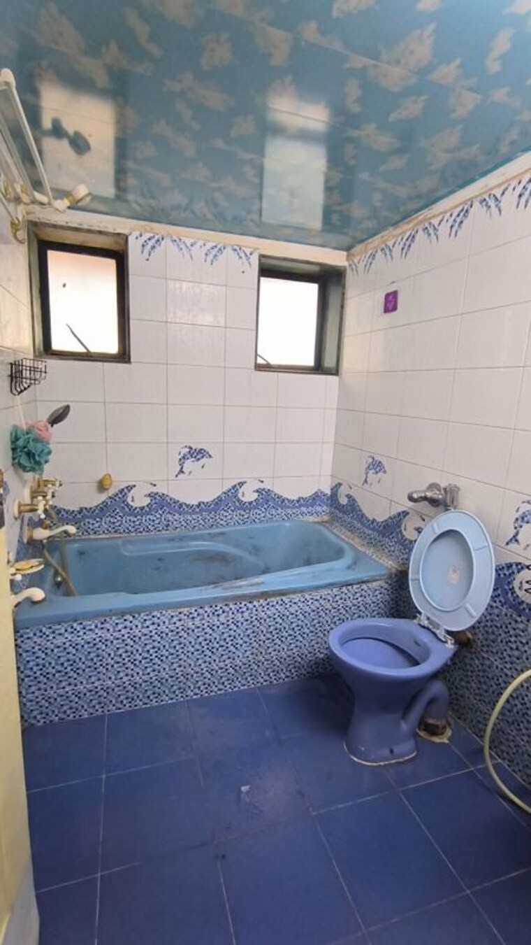 Bathroom, prabhadevi-chs 3 Bedroom 1100 Sq.Ft. Apartment In Prabhadevi Mumbai 9995982