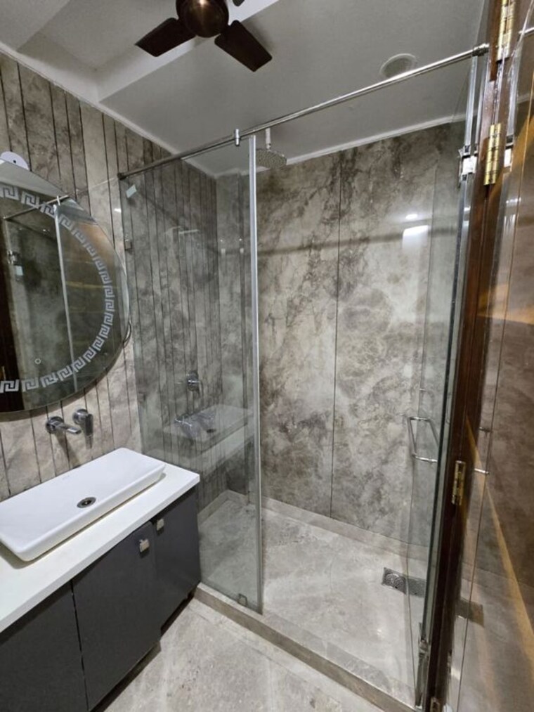 Attached Bathroom, janakpuri 3 Bedroom 185 Sq.Yd. Builder Floor In Janakpuri Delhi 9996024