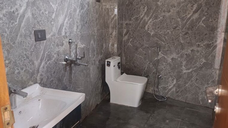 Bathroom, sector 73 2 Bedroom 1100 Sq.Ft. Builder Floor In Sector 73 Noida 9996043
