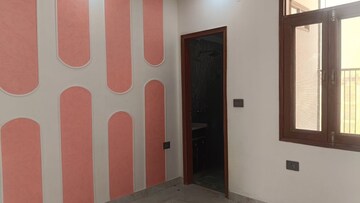 Room in 2 BHK Builder Floor at Sector 73 – for Sale