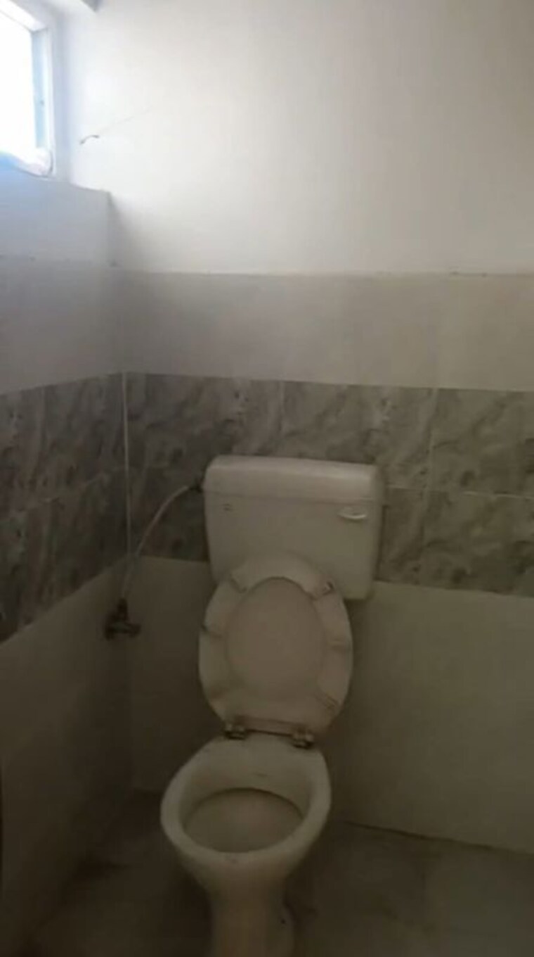 Bathroom, lda-parijaat-apartments 3 Bedroom 1500 Sq.Ft. Apartment In Faizabad Road Lucknow 9996044