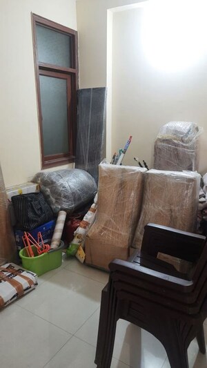 Living Room in 1.5 BHK Builder Floor at Mayur Vihar Phase 1 Extension – for Rent