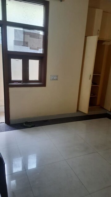 Room in 1.5 BHK Builder Floor at Mayur Vihar Phase 1 Extension – for Rent