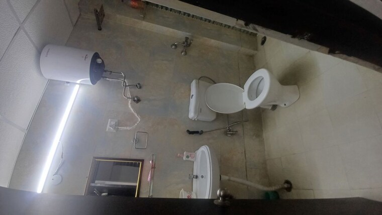 Bathroom, signature-the-serenas 2 Bedroom 724 Sq.Ft. Apartment In Sohna Sector 36 Gurgaon 9996060