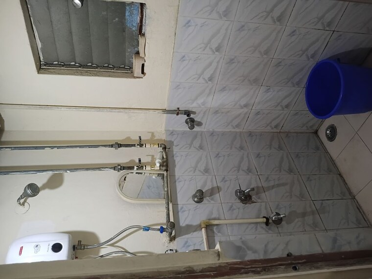 Bathroom, airoli sector 8a 1 RK 350 Sq.Ft. Apartment In Airoli Sector 8a Navi Mumbai 9996083