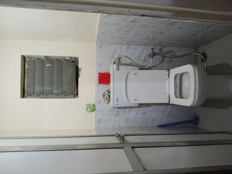 Bathroom, airoli sector 8a 1 RK 350 Sq.Ft. Apartment In Airoli Sector 8a Navi Mumbai 9996083