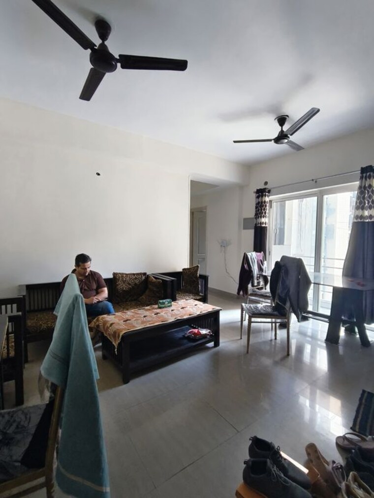 Gym, paras-tierea 2 Bedroom 925 Sq.Ft. Apartment In Sector 137 Noida 9996137