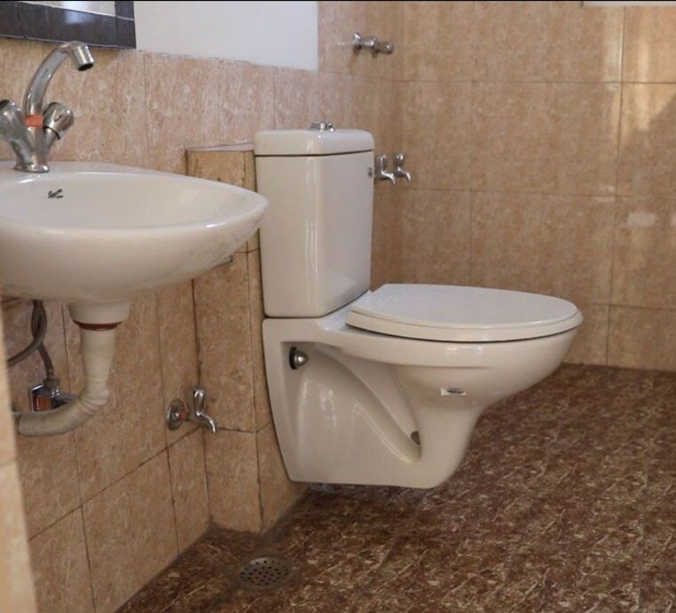 Bathroom, wave-dream-homes 2 Bedroom 840 Sq.Ft. Apartment In Wave City Ghaziabad 9995725