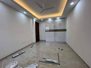 Room in 3 BHK Builder Floor at Saket – for Rent