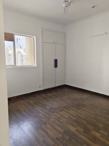 Room in 3.5 BHK Apartment at Paras Tierea, Sector 137 – for Sale