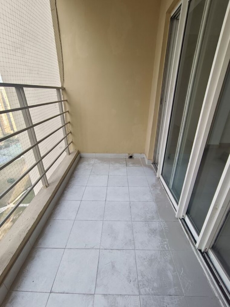 Balcony, paras-tierea 3.5 Bedroom 1565 Sq.Ft. Apartment In Sector 137 Noida 9996171