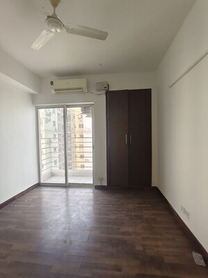 Room in 3.5 BHK Apartment at Paras Tierea, Sector 137 – for Sale