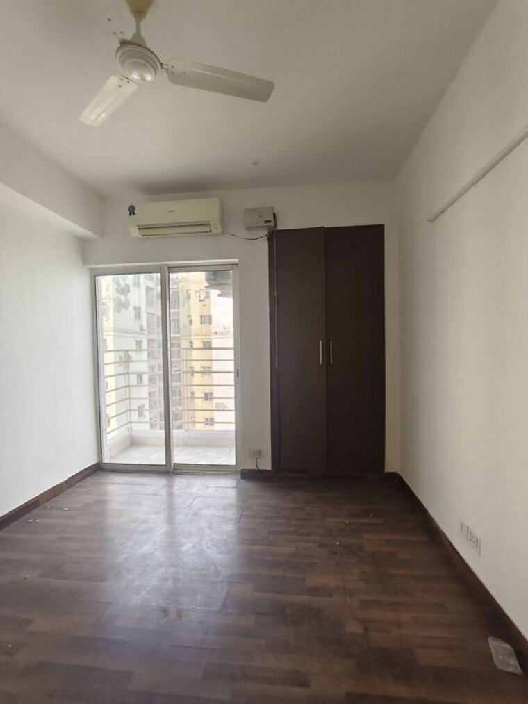 Room, paras-tierea 3.5 Bedroom 1565 Sq.Ft. Apartment In Sector 137 Noida 9996171