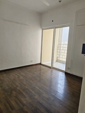 Room in 3.5 BHK Apartment at Paras Tierea, Sector 137 – for Sale