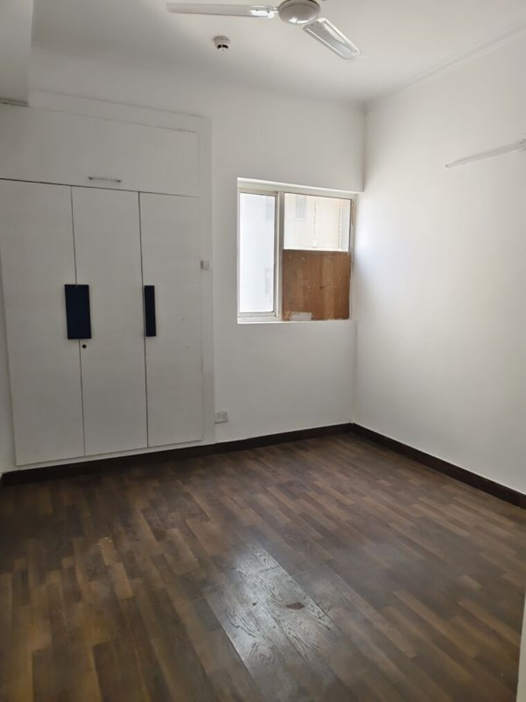 Room, paras-tierea 3.5 Bedroom 1565 Sq.Ft. Apartment In Sector 137 Noida 9996171