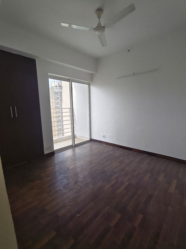 3.5 BHK + Pooja Room Apartment For Sale in Paras Tierea