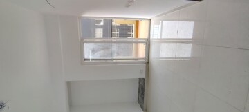 Room in 2.5 BHK Apartment at Palm Marina Suites, Nh 24 – for Sale