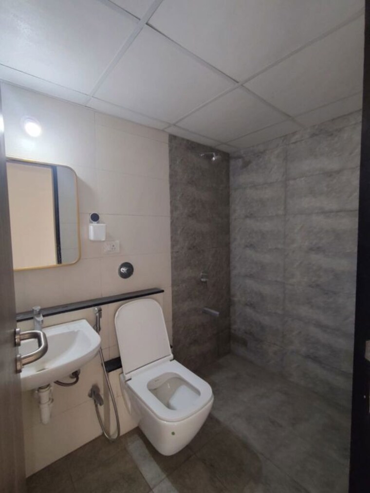 Bathroom, paranjape-trident-towers 2 Bedroom 661 Sq.Ft. Apartment In Wakad Pune 9996181