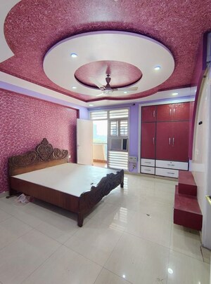Room in 4 BHK Apartment at Sector 10 Dwarka – for Rent
