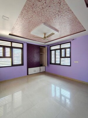 Room in 4 BHK Apartment at Sector 10 Dwarka – for Rent