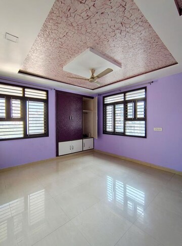 Room in 4 BHK Apartment at Sector 10 Dwarka – for Rent