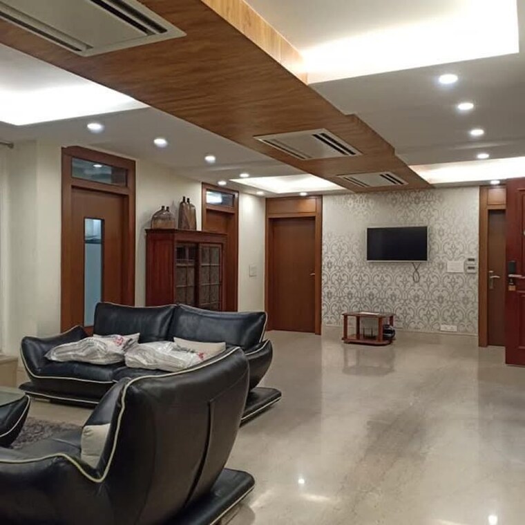  Parking, defence colony 3.5 Bedroom 3500 Sq.Ft. Builder Floor In Defence Colony Delhi 9995008