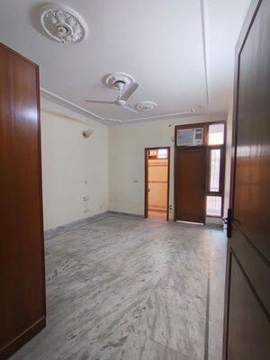 Room in 3 BHK Builder Floor at Greater Kailash I – for Rent