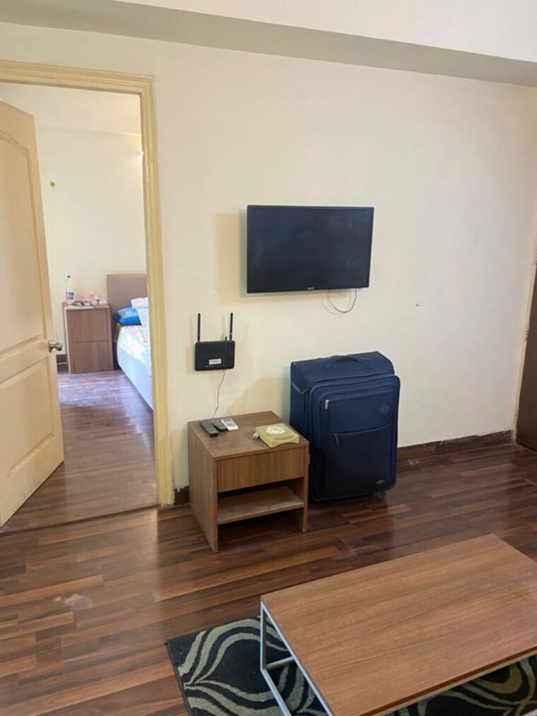 Living Room, paras-tierea 1 Bedroom 450 Sq.Ft. Apartment In Sector 137 Noida 9996234