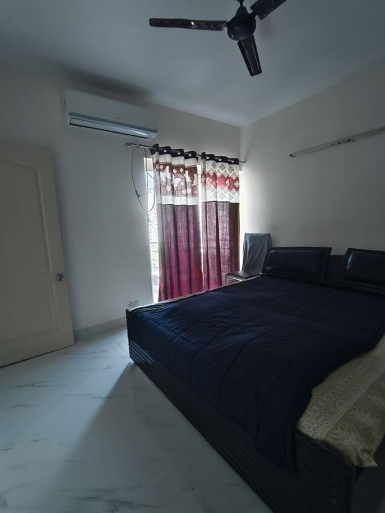 Bedroom, paras-tierea 2 Bedroom 925 Sq.Ft. Apartment In Sector 137 Noida 9996272