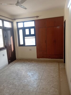 Room in 3 BHK Apartment at Sector 3 Dwarka – for Rent