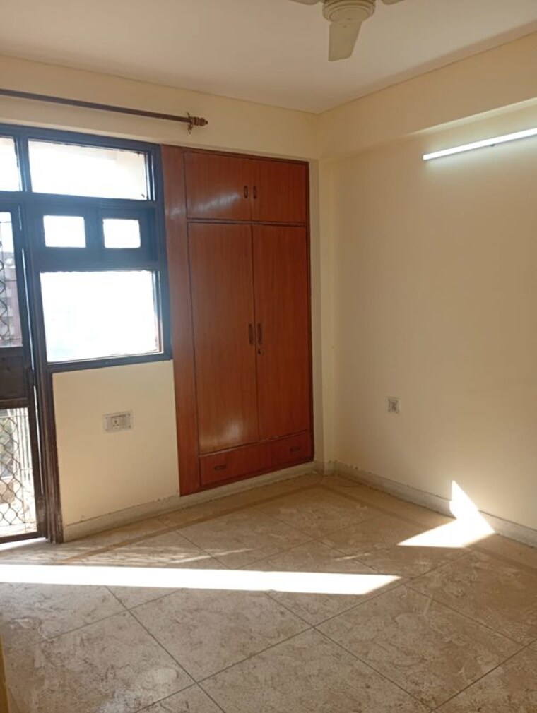 Room, sector 3 dwarka 3 Bedroom 1600 Sq.Ft. Apartment In Sector 3 Dwarka Delhi 9996289