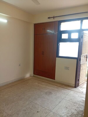 Room in 3 BHK Apartment at Sector 3 Dwarka – for Rent