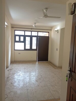 Room in 3 BHK Apartment at Sector 3 Dwarka – for Rent