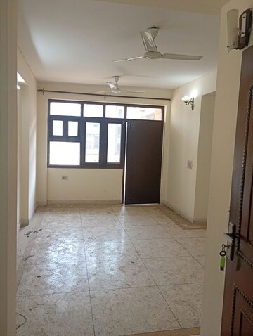 Room in 3 BHK Apartment at Sector 3 Dwarka – for Rent