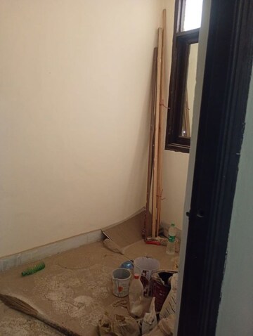 Room in 3 BHK Apartment at Sector 3 Dwarka – for Rent