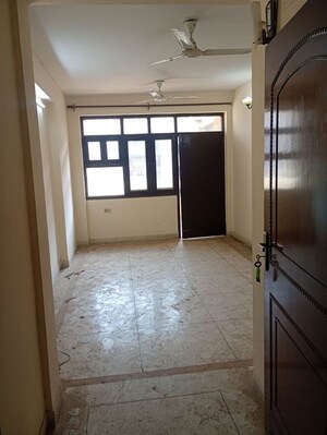 Room in 3 BHK Apartment at Sector 3 Dwarka – for Rent