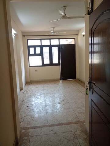 Room in 3 BHK Apartment at Sector 3 Dwarka – for Rent