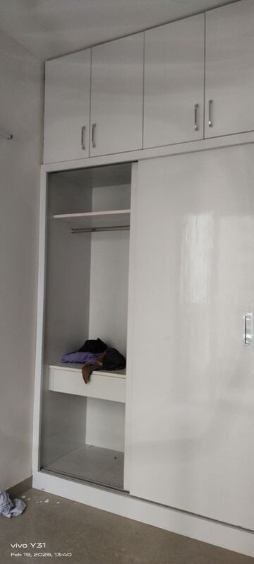 Room in 2.5 BHK Apartment at Mahagun Mywoods, Sector 16c Greater Noida – for Rent