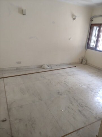 Room in 3 BHK Apartment at Vasant Kunj – for Rent